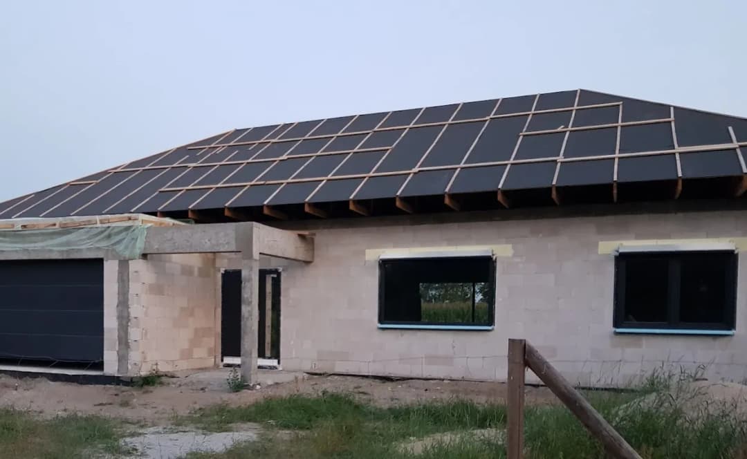 Jaka papa na dach? Porównanie rodzajów i ich zastosowanie w praktyce