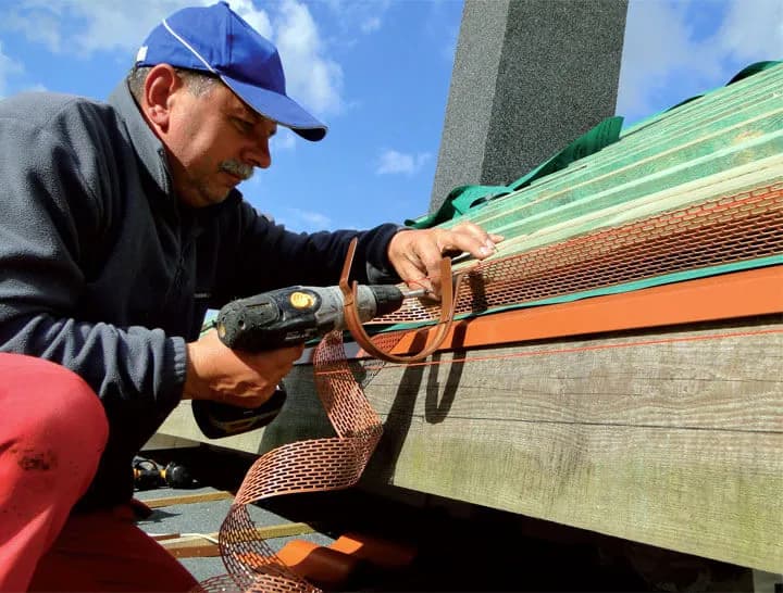 Jaka wkrętarka dla dekarza – uniknij błędów przy wyborze narzędzia