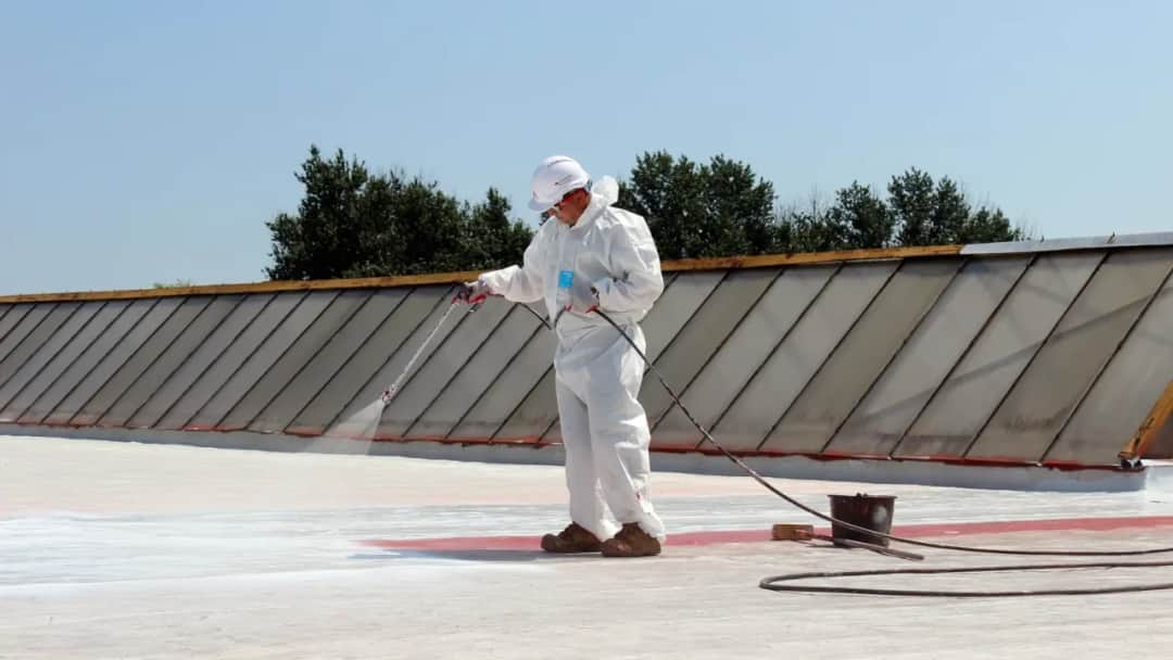 Co na płaski dach? Najlepsze materiały i ich wady oraz zalety