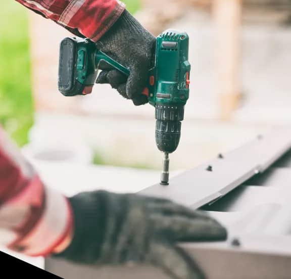 Jak kłaść blachę na dachu - uniknij najczęstszych błędów montażu