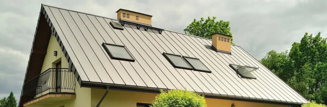 Jaki spadek dachu jednospadowego zapewni najlepszą ochronę przed przeciekami?