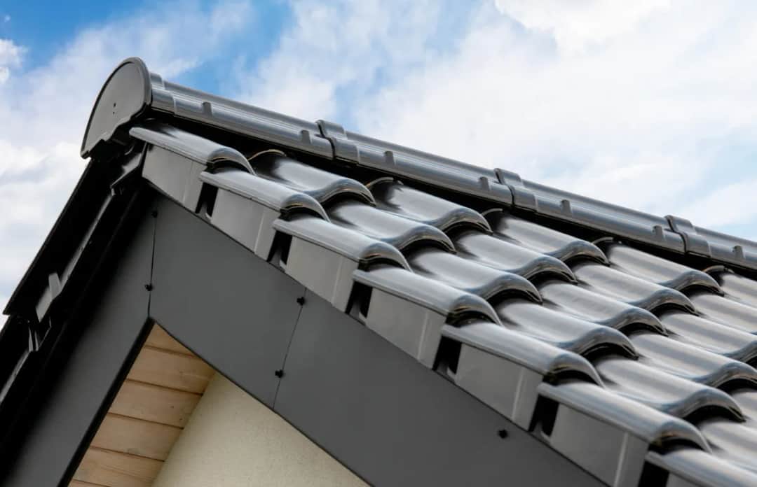 Jak wymienić dachówkę: proste kroki, unikaj najczęstszych błędów