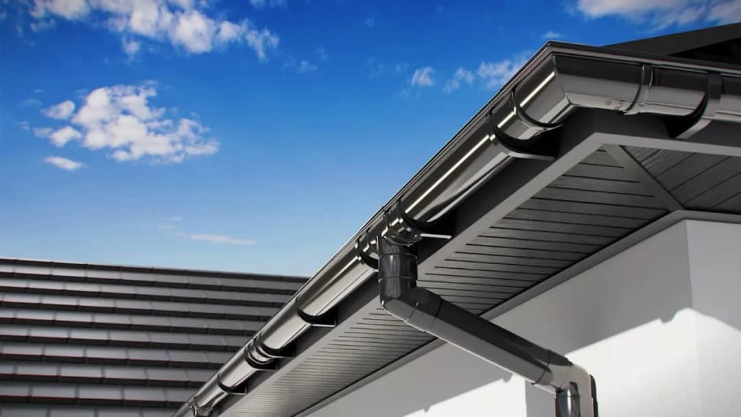 Jak montować rynny plastikowe - uniknij najczęstszych błędów i problemów